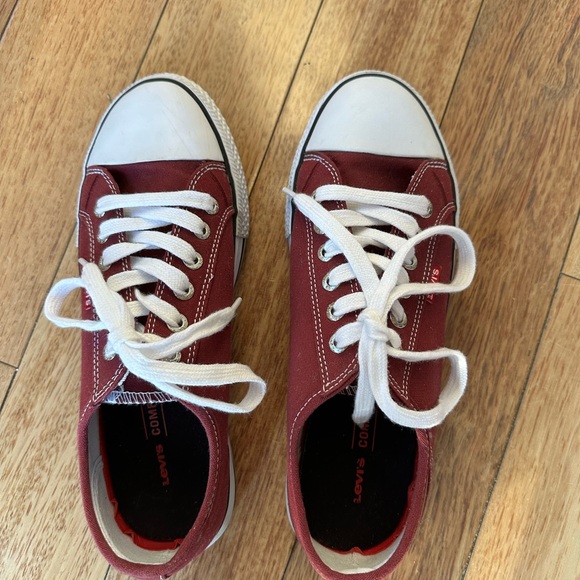 Levi’s comfort burgundy low top sneakers in very good condition - Picture 2 of 8